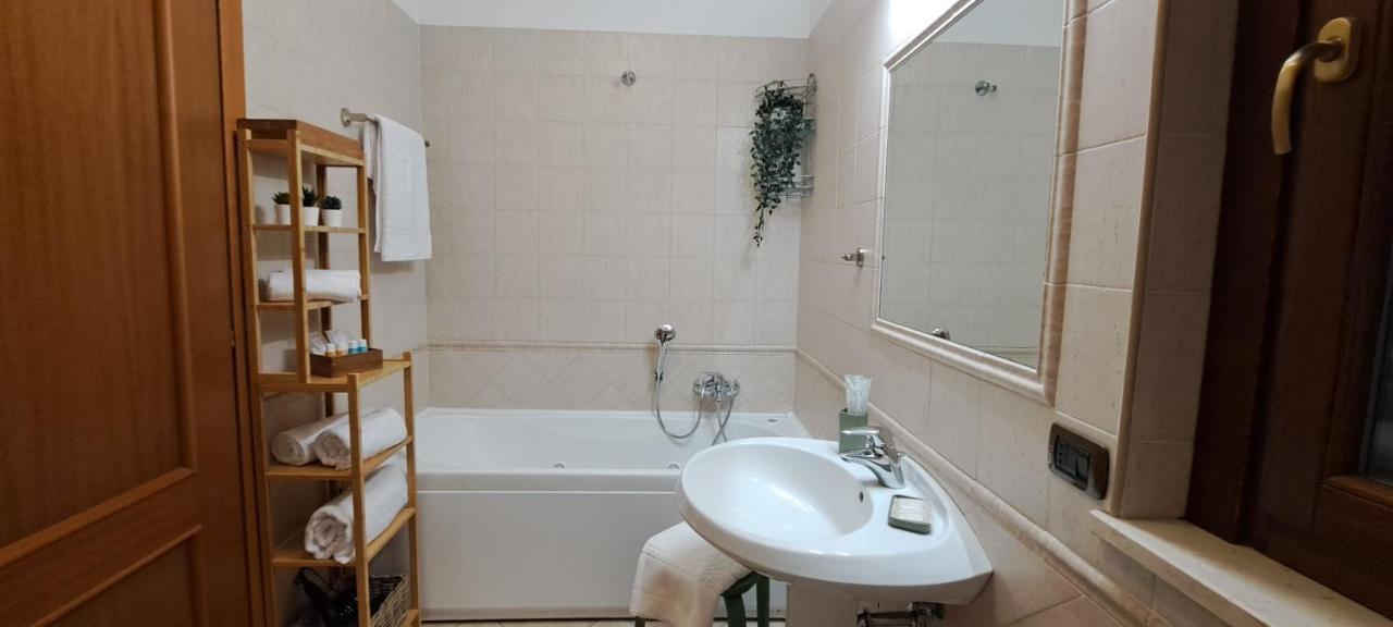 Regina Ciclarum Suite Fiumicino Exterior photo